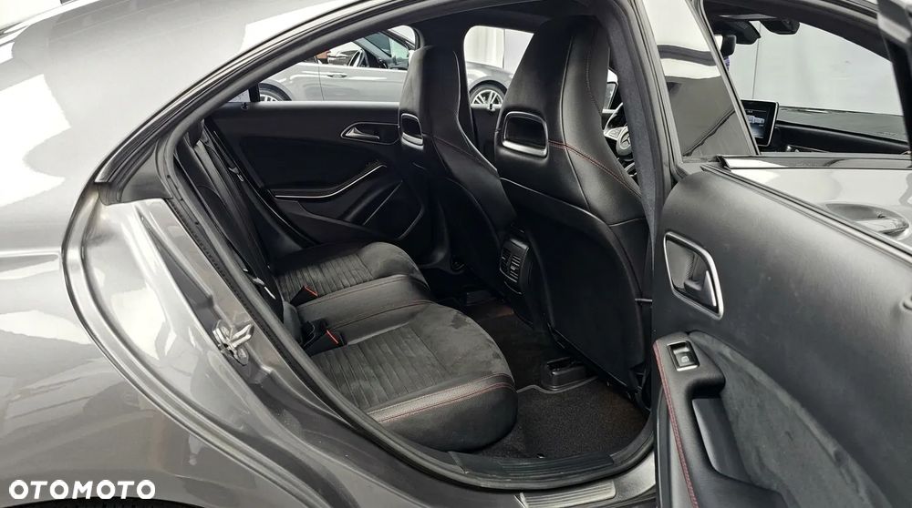 Mercedes-Benz CLA 250 4Matic 7G-DCT AMG Line - 16