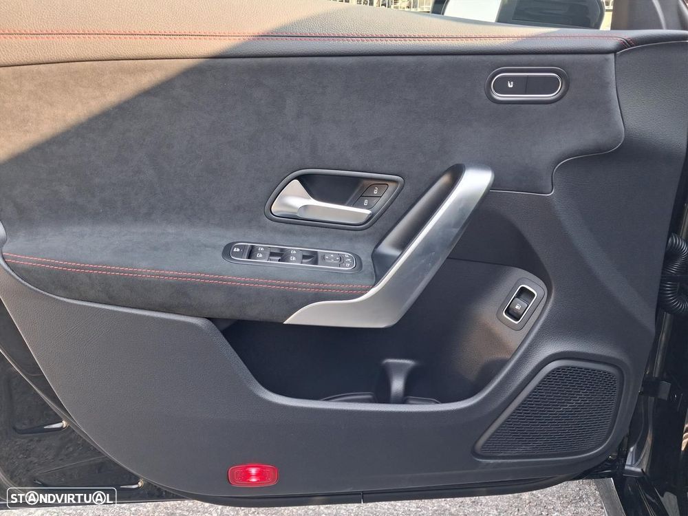 Mercedes-Benz CLA 250 e Shooting Brake AMG Line - 9