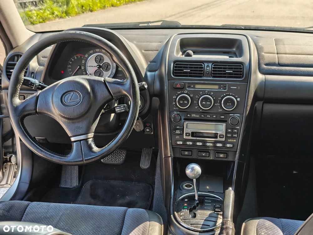 Lexus IS 200 Prestige - 8