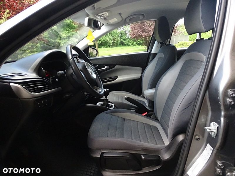 Fiat Tipo 1.4 T-Jet 16v Lounge EU6d - 15