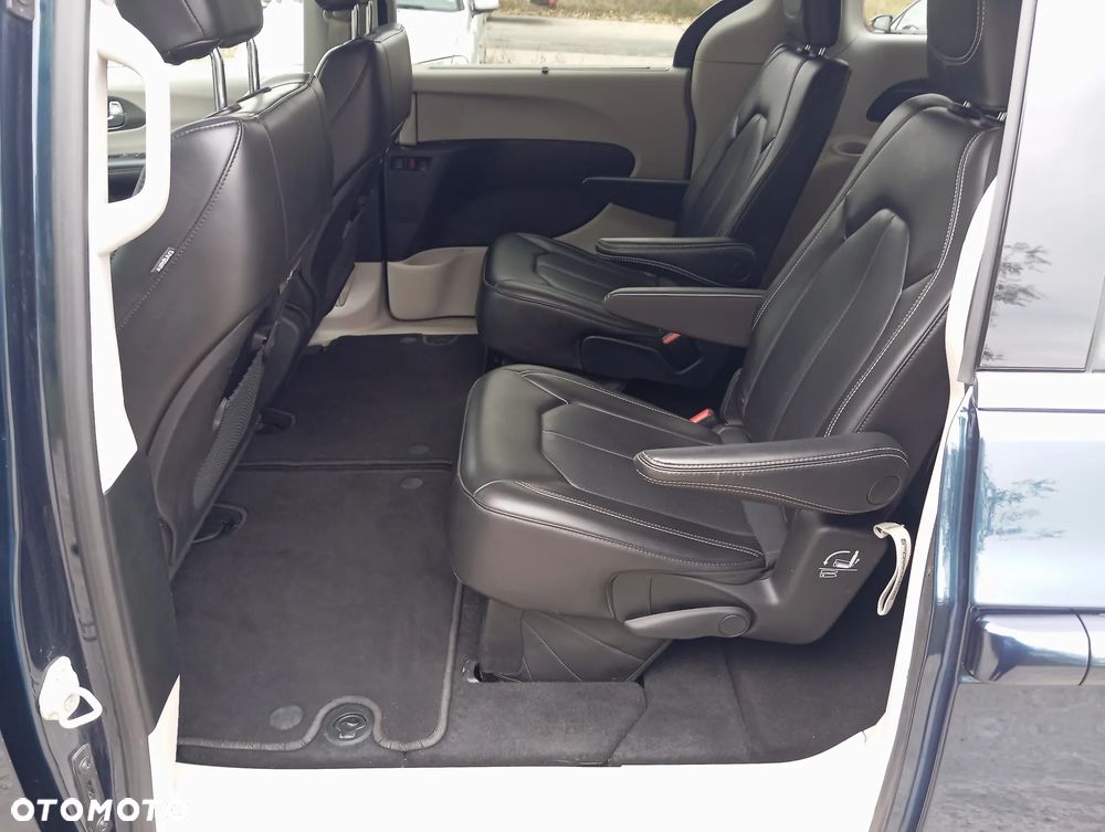 Chrysler Pacifica - 15