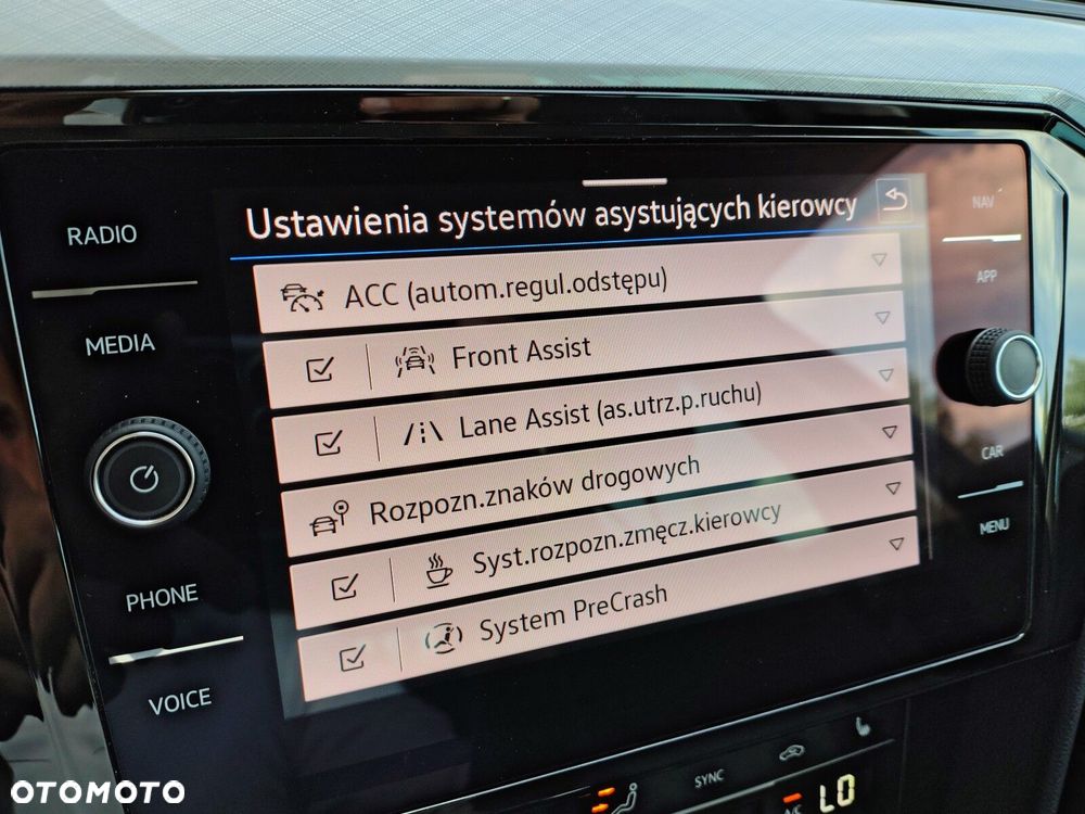 Volkswagen Passat - 33