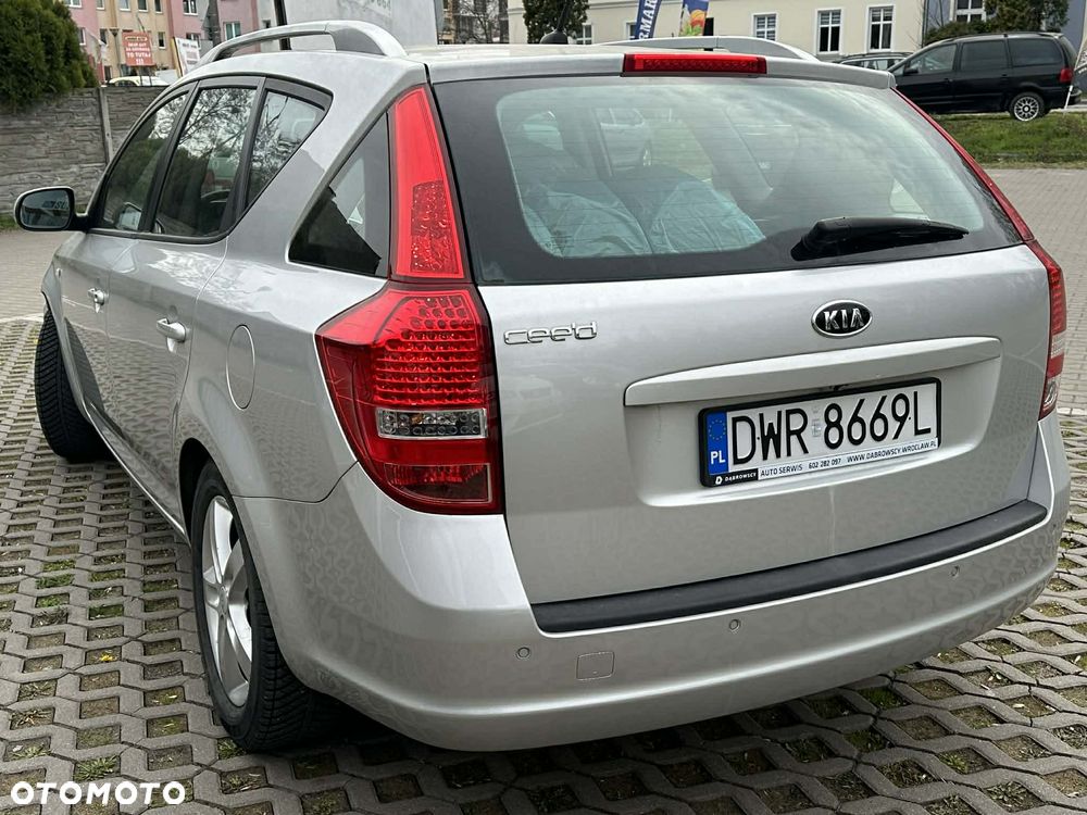 Kia Ceed - 8