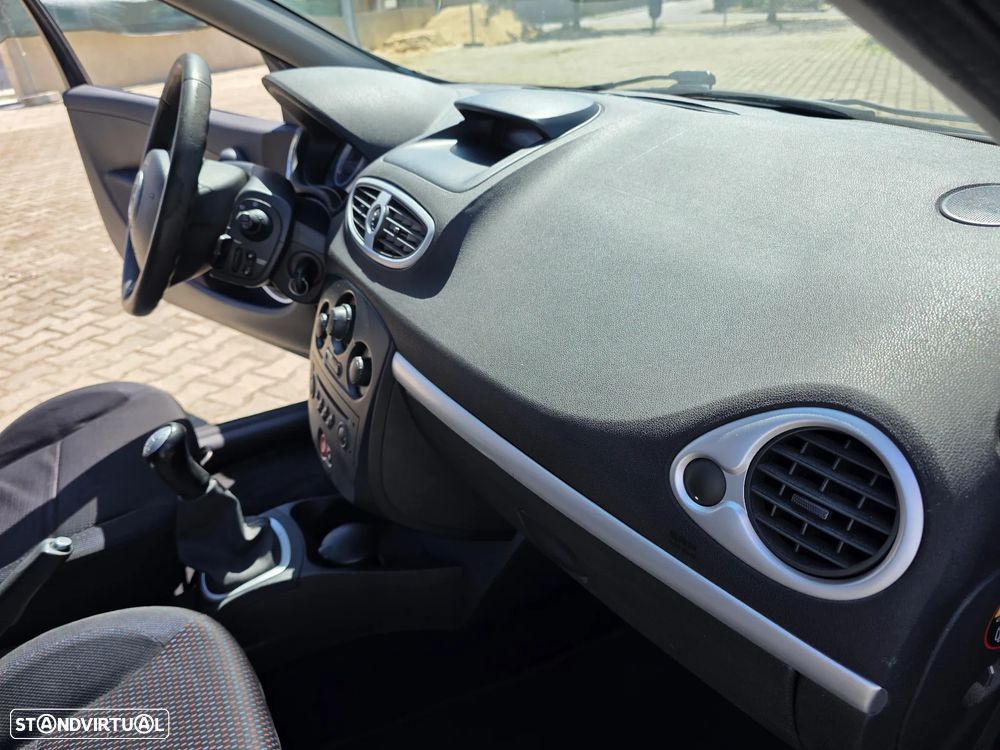 Renault Clio 1.2 16V Confort Dynamique - 11