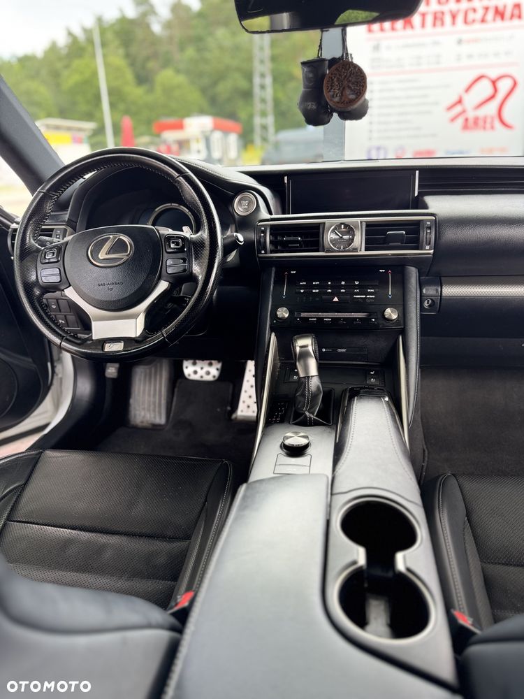 Lexus IS 200t F Sport - 6