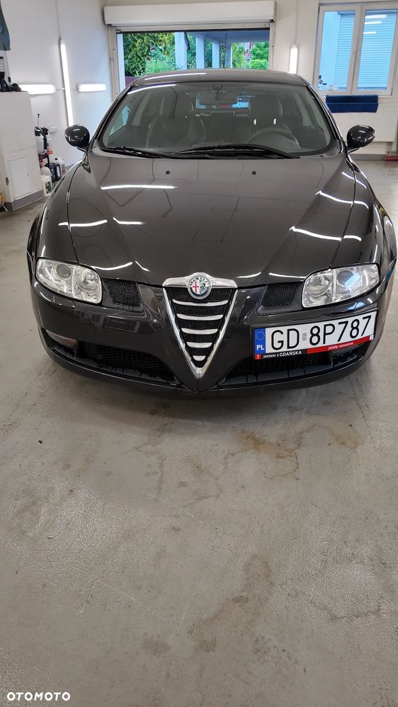 Alfa Romeo GT 2.0JTS Distinctive - 1