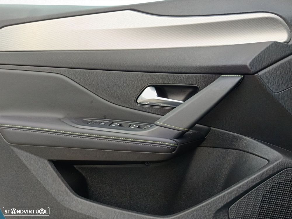 Peugeot 408 180 e-EAT8 GT - 35