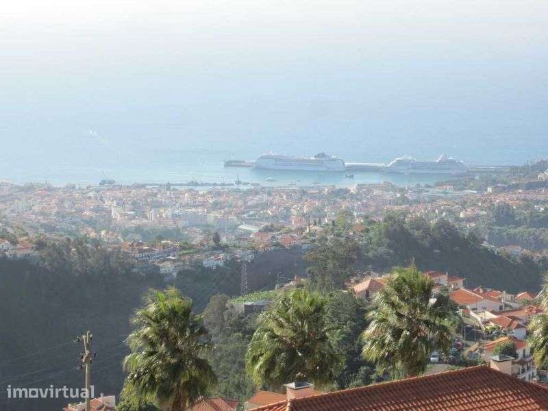 Terreno com vista sobre a baía do Funchal (São Roque) - Grande imagem: 2/4
