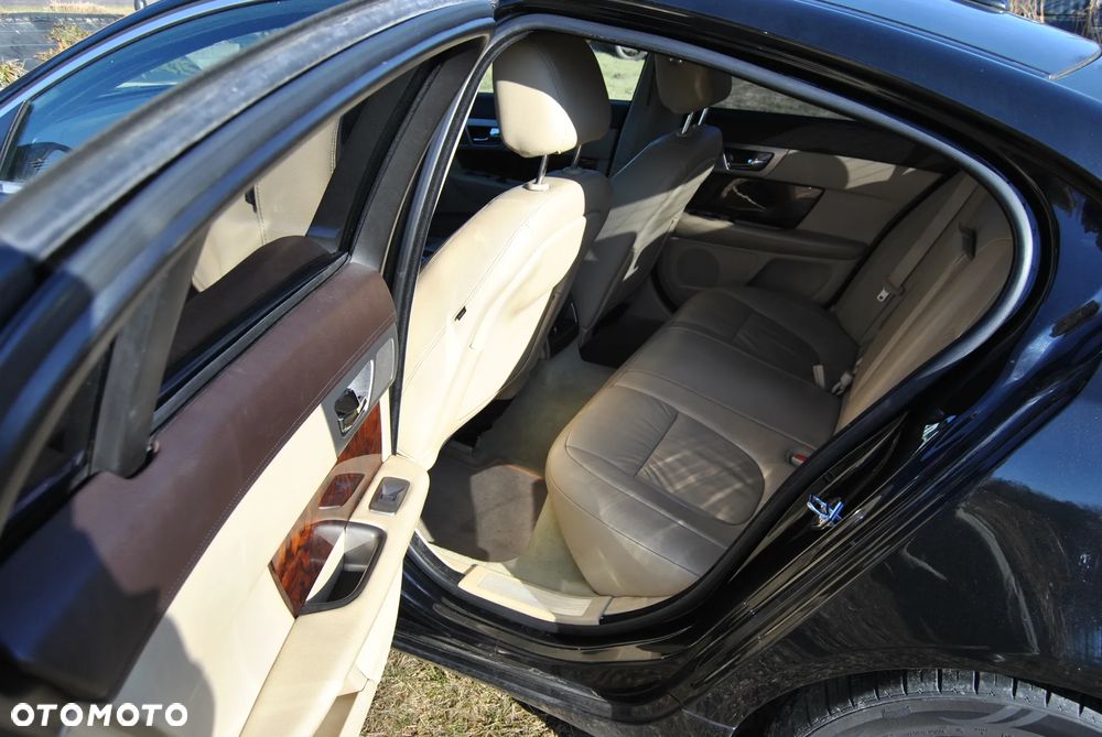 Jaguar XF 3.0 V6 Edition - 9