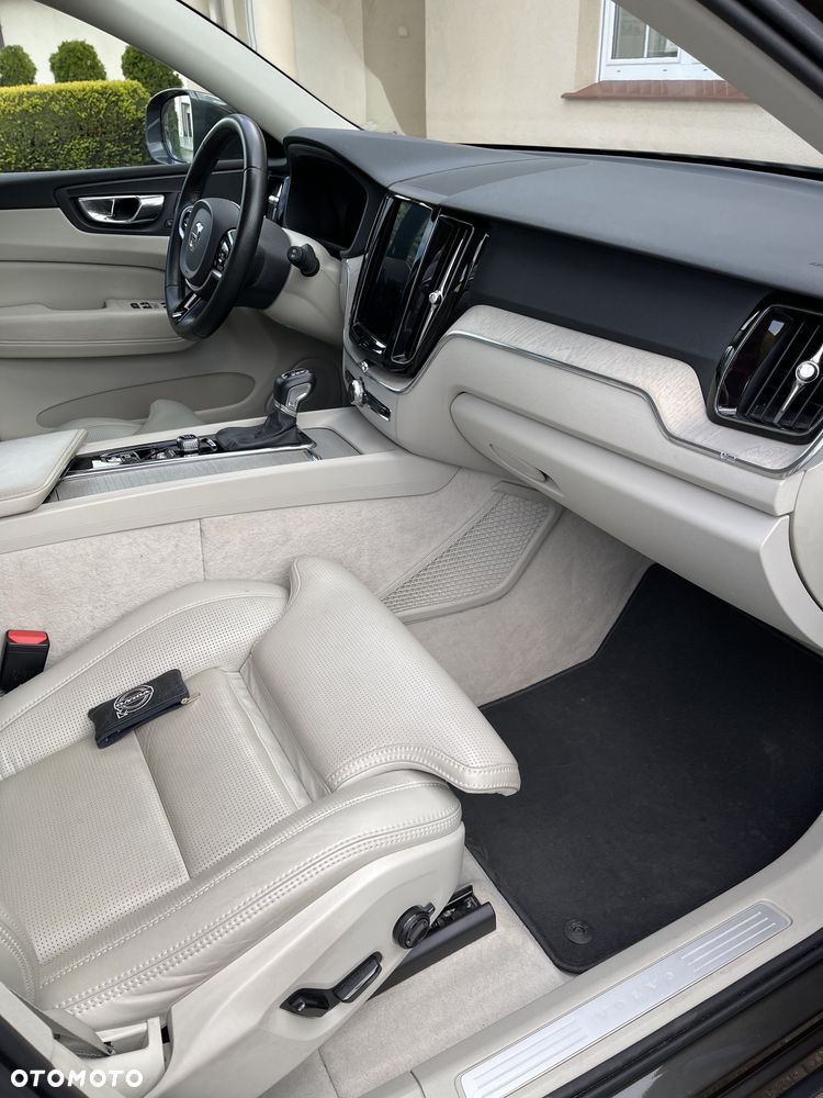 Volvo XC 60 D5 SCR AWD Inscription - 28
