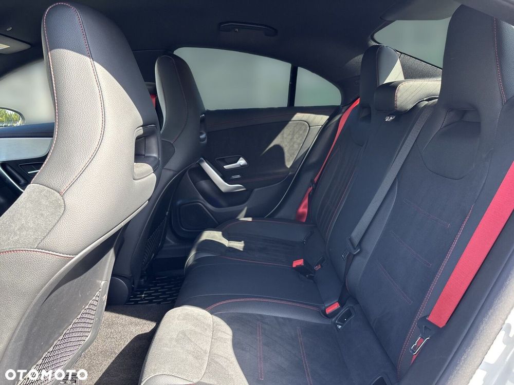 Mercedes-Benz CLA AMG 45 S 4-Matic+ 8G-DCT - 24