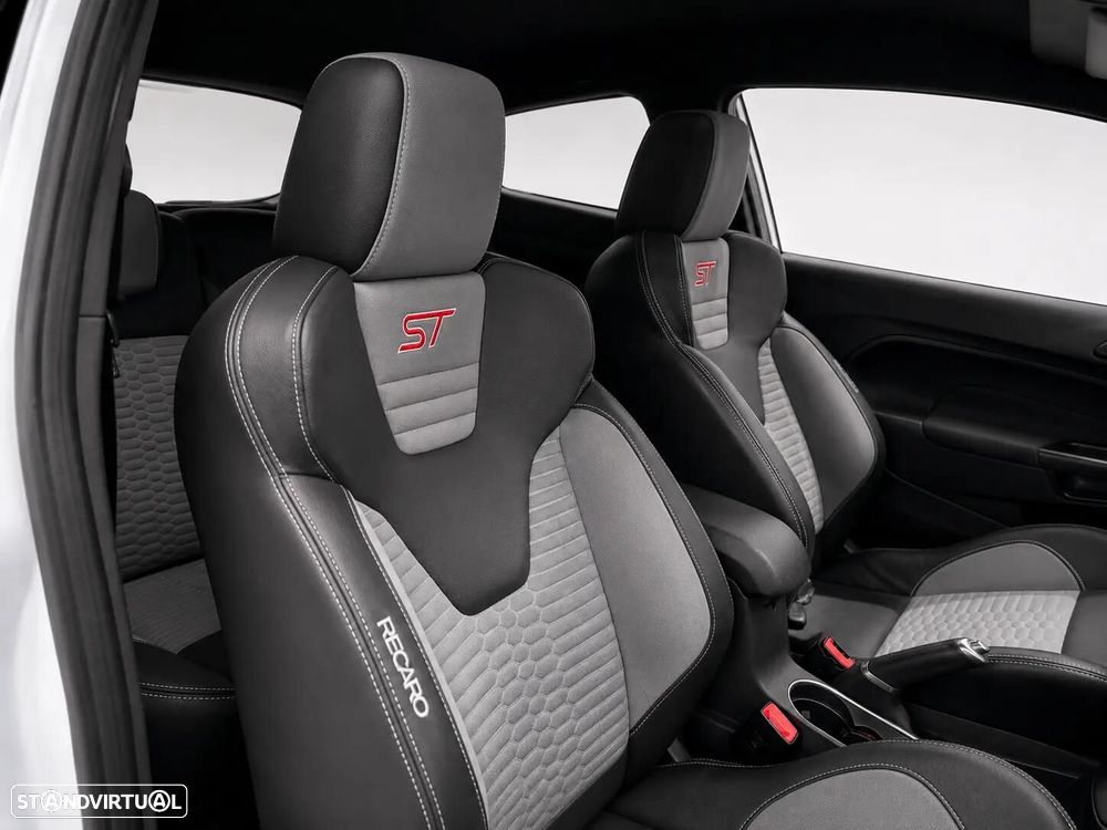 Ford Fiesta 1.6 EcoBoost c/ Pack Pele Desportiva ST - 11