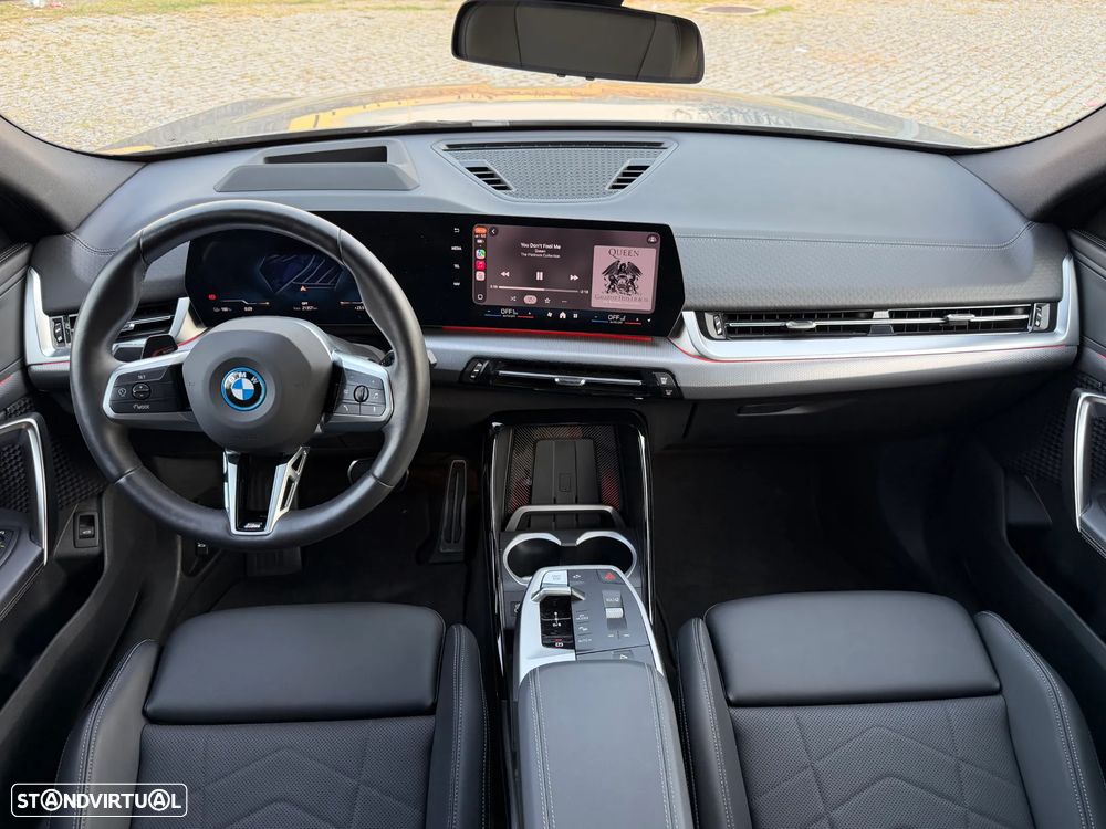 BMW iX2 eDrive20 Pack Desportivo M - 11