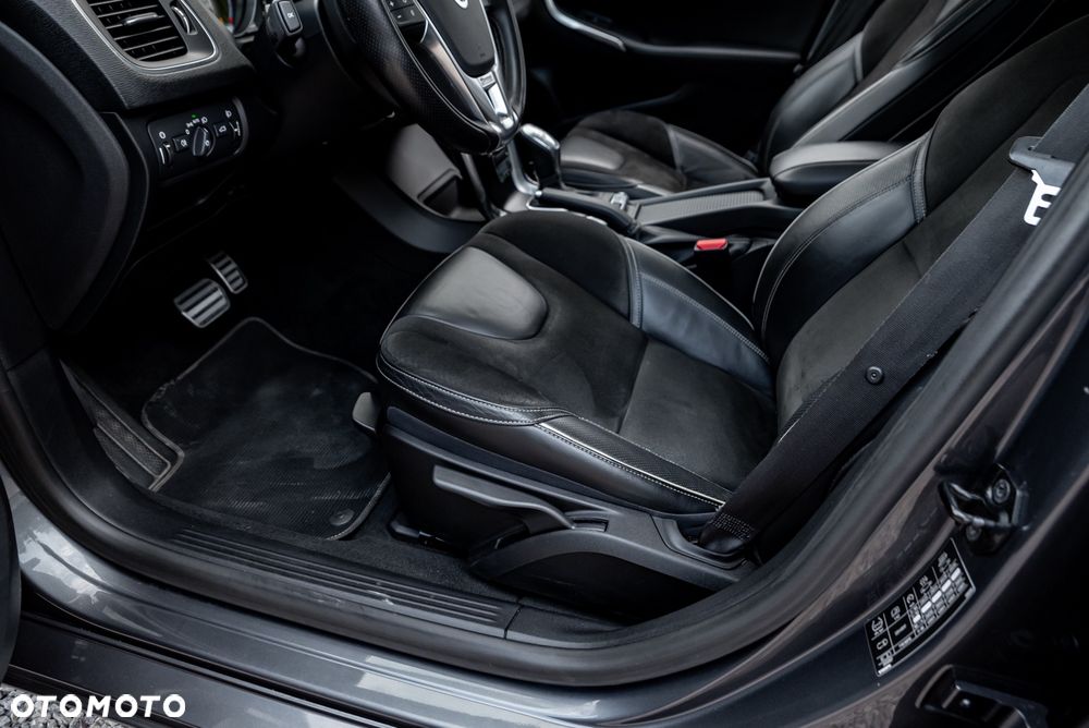 Volvo V40 D4 Geartronic R Design - 18