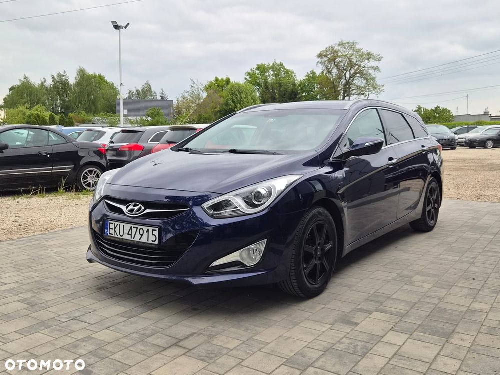 Hyundai i40 Kombi blue 1.6 Family - 13