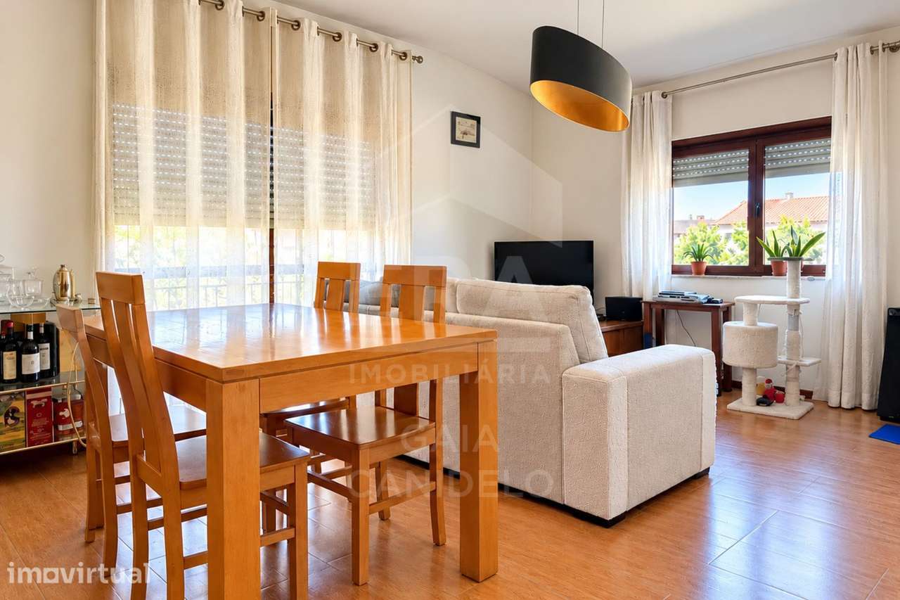 Andar Moradia T2+1, garagem e terraço - Grande imagem: 3/8