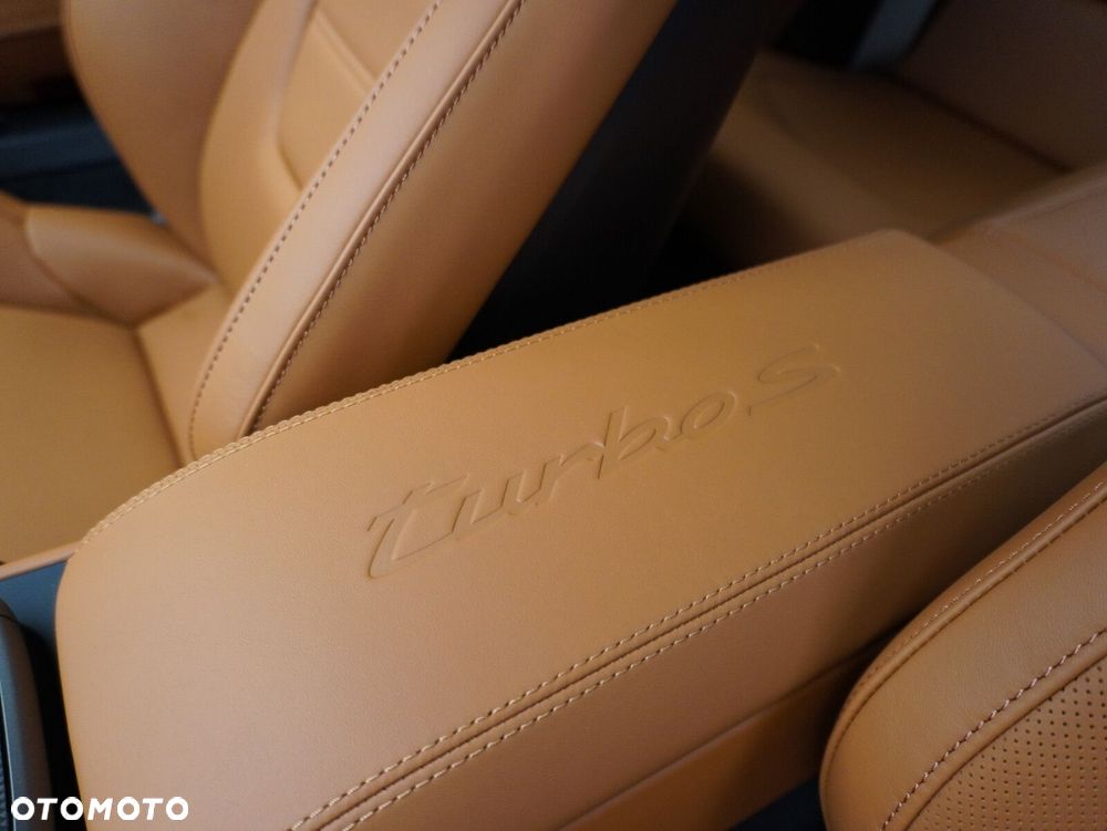 Porsche 911 Turbo S - 28