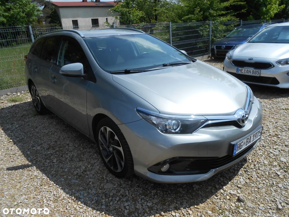 Toyota Auris 1.6 D-4D Executive - 3