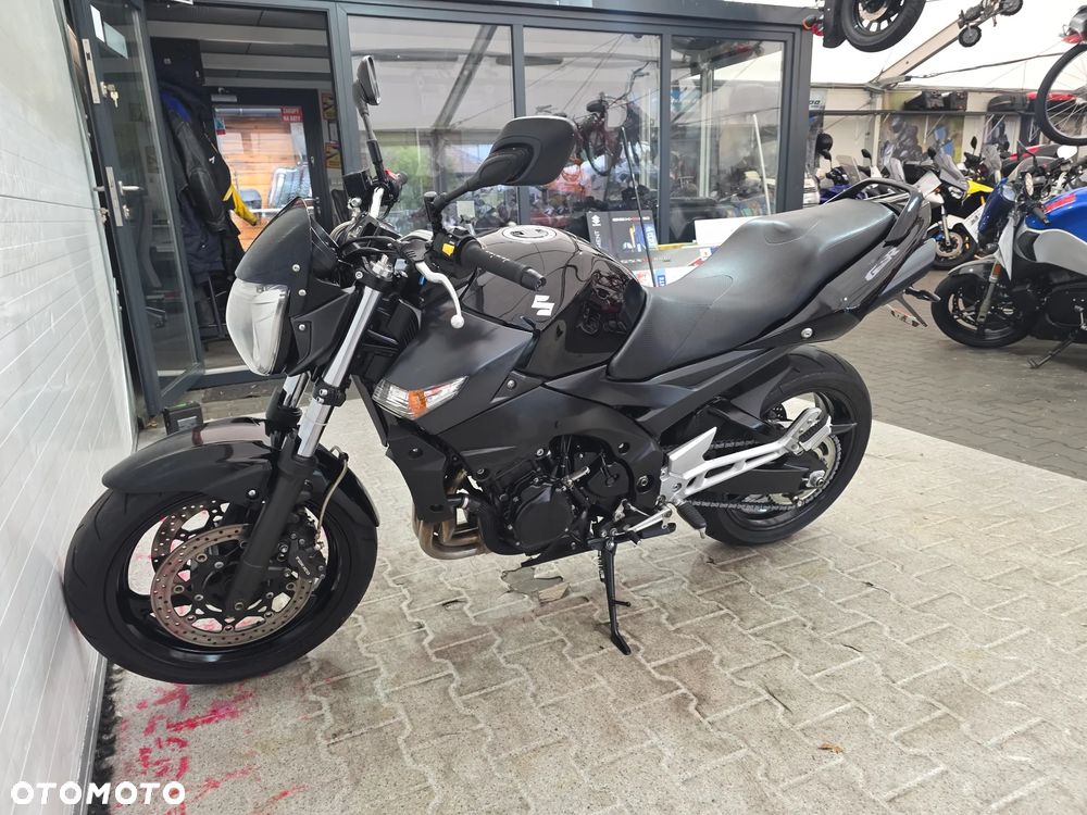 Suzuki GSR - 20