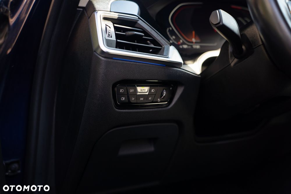 BMW Seria 3 330i Advantage sport - 15