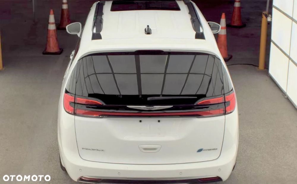 Chrysler Pacifica - 12