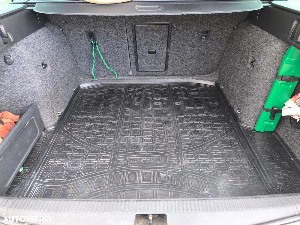 Skoda Octavia Combi 2.0 TDI DSG RS - 20