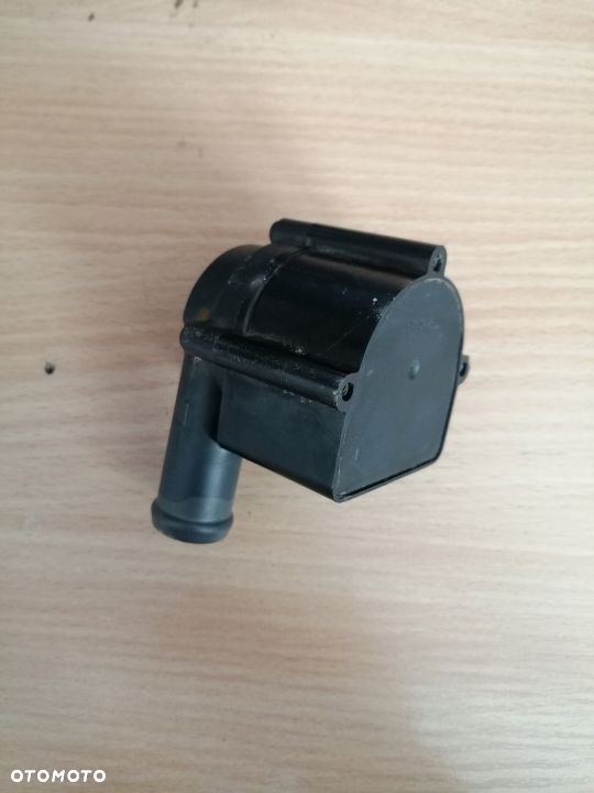 Dodatkowa pompka wody BMW F10 F11 F07 9230234 - 1