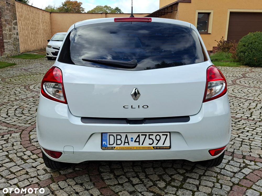 Renault Clio 1.2 16V 75 Collection - 10