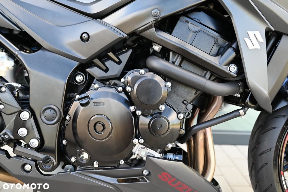Suzuki GSX - 11