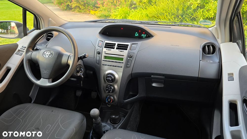 Toyota Yaris - 12