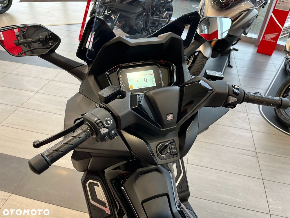Honda NSS - 8