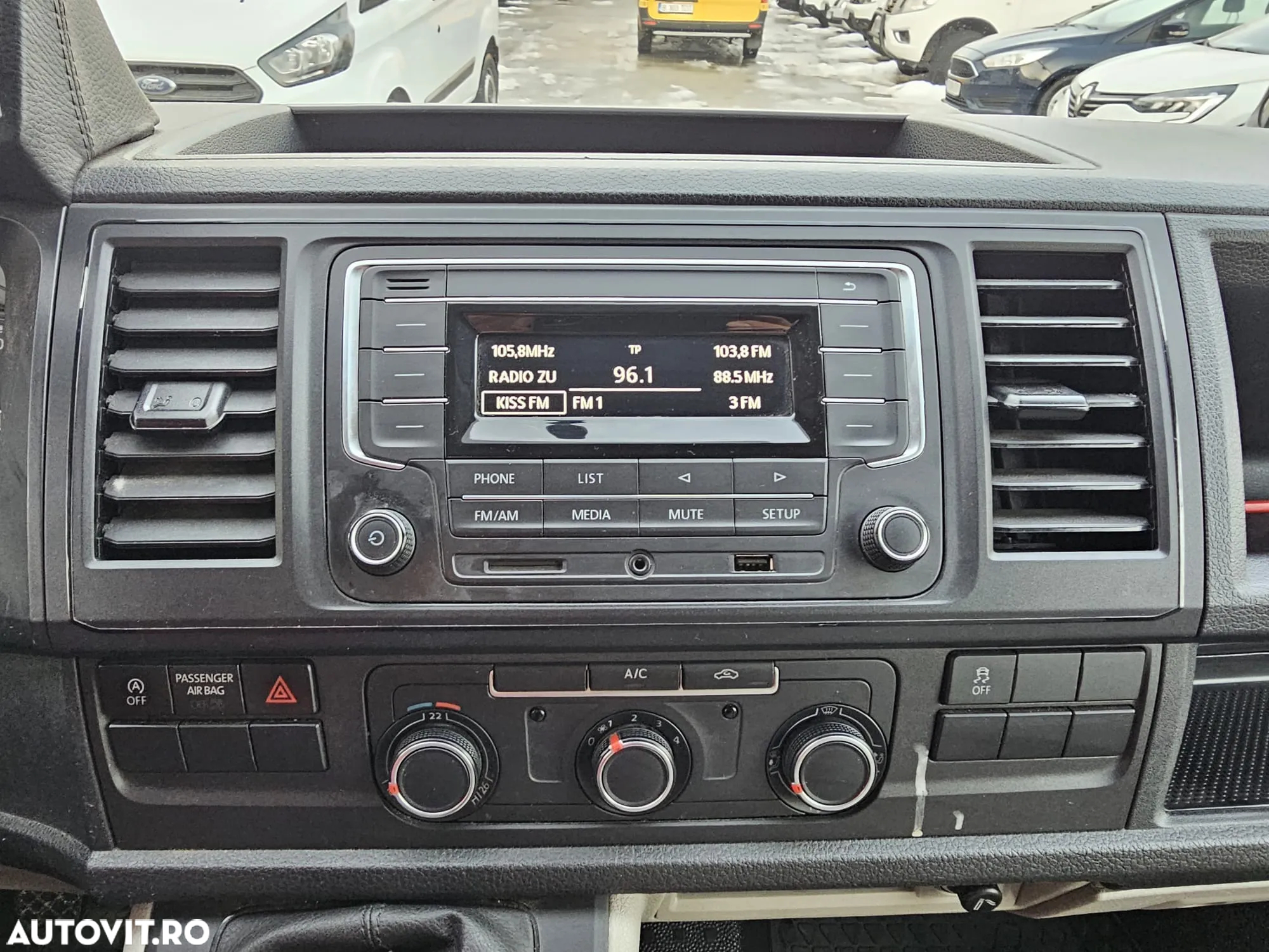 Volkswagen Transporter Kombi T6 2.0 TDI 75 kW KR - 11