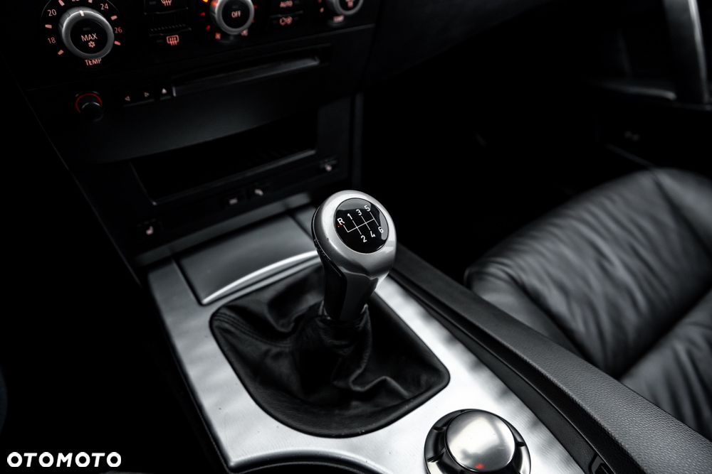 BMW Seria 5 525i Touring - 33