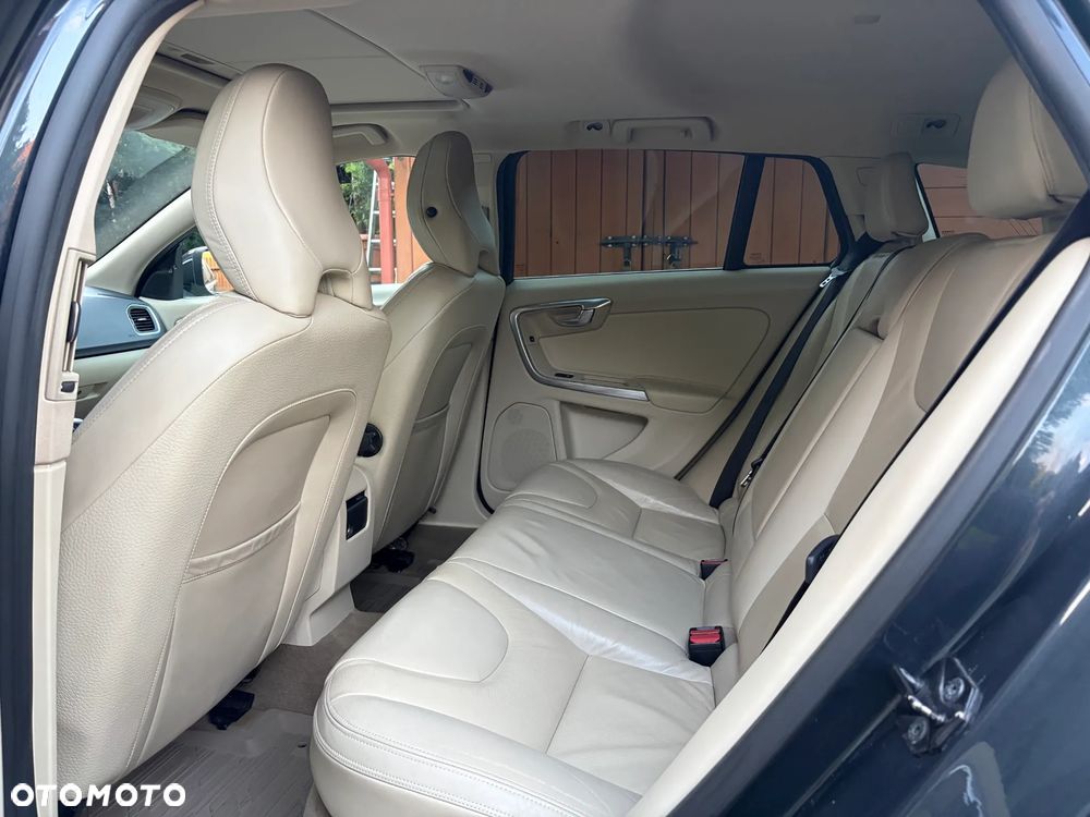 Volvo V60 T5 Summum - 13