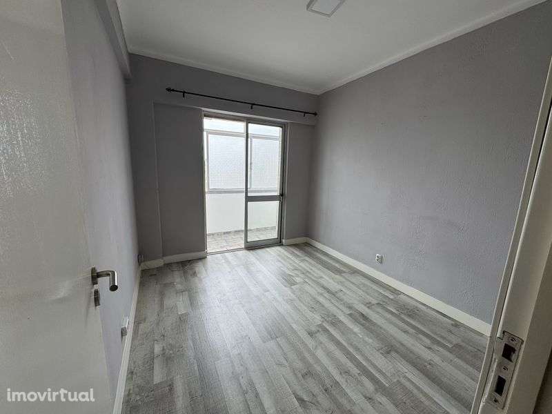 T2 Torre da Marina – Perto de Transportes e Baia do Seixal - Grande imagem: 4/10