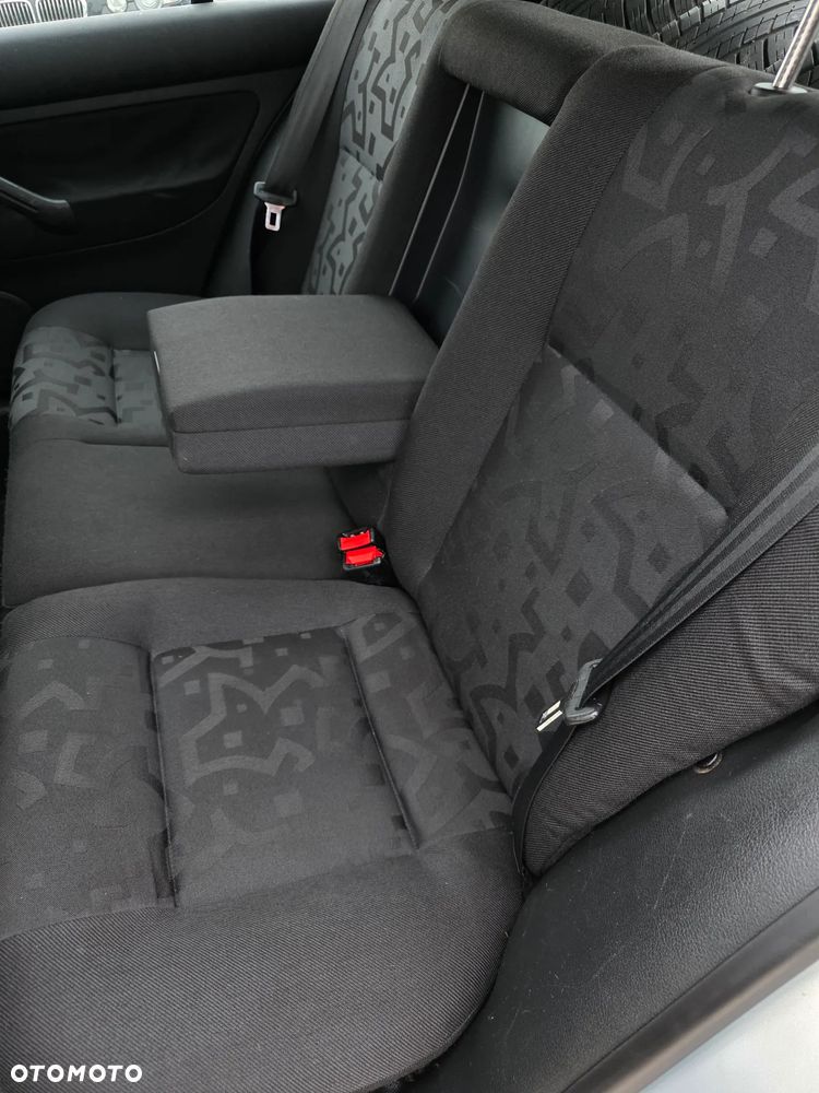 Volkswagen Golf 1.4 Comfortline - 14