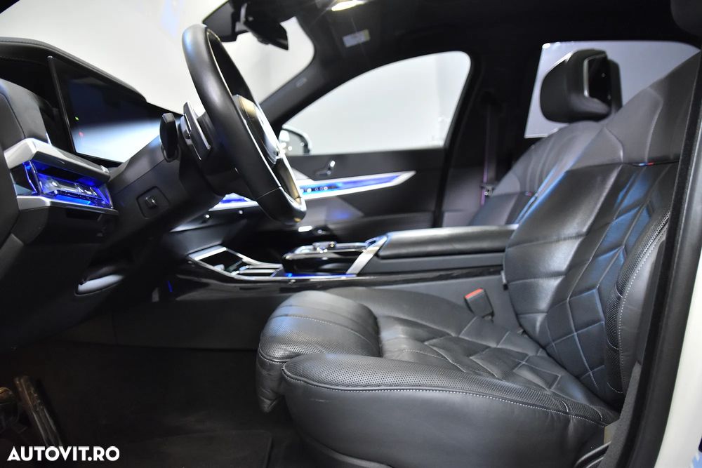BMW Seria 7 740d xDrive MHEV - 28