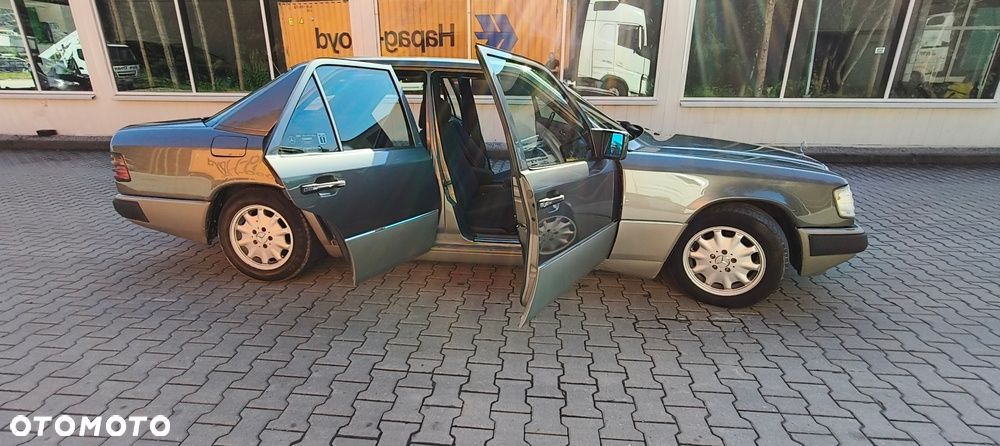 Mercedes-Benz W124 (1984-1993) - 12