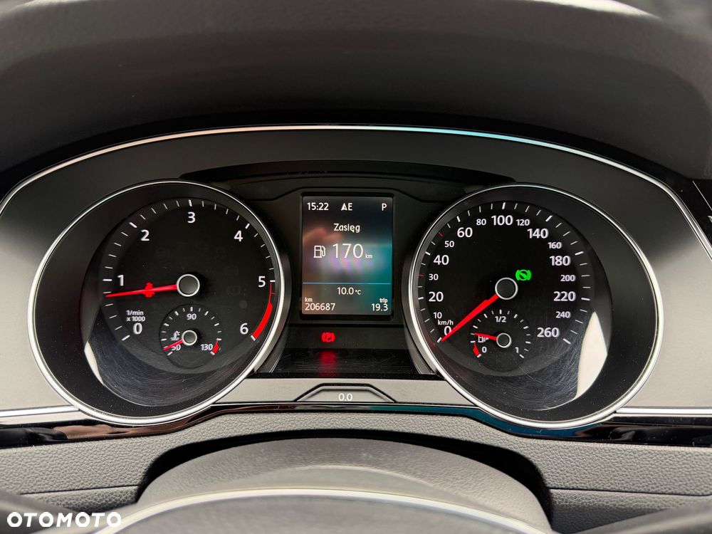 Volkswagen Passat Variant 2.0 TDI SCR DSG BlueMotion Highline - 32