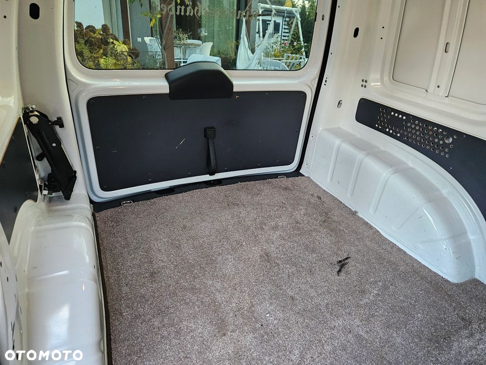 Volkswagen Caddy - 10