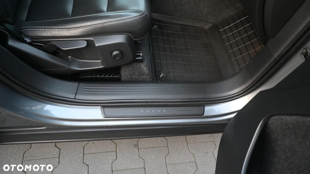 Volvo XC 40 D4 AWD Momentum (Intro Edition) - 30