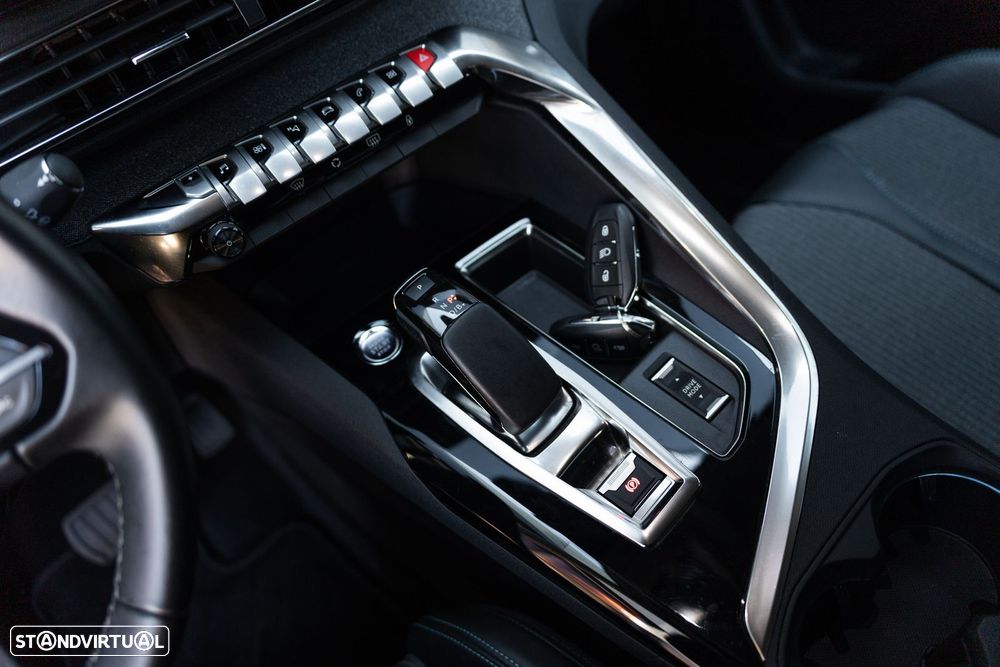 Peugeot 3008 225 e-EAT8 Allure - 24