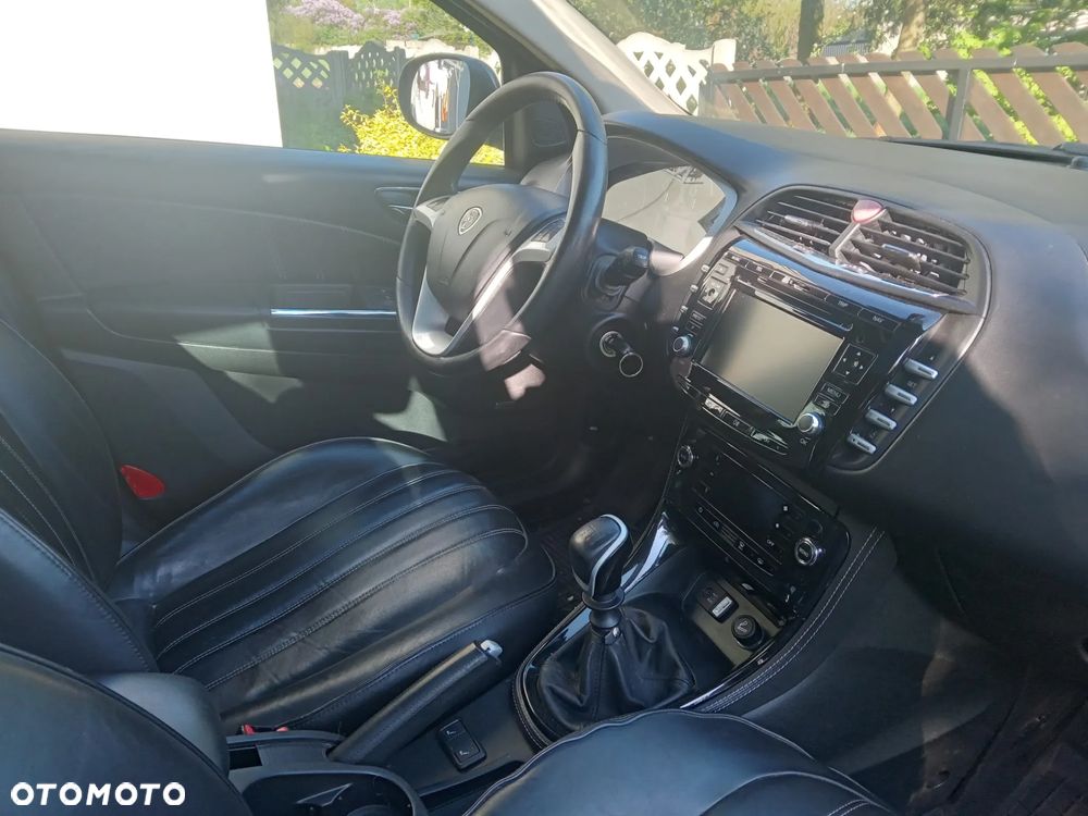 Lancia Delta 2.0 MJ Platino - 19