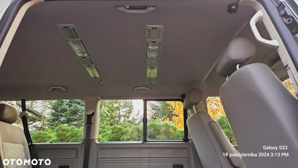 Volkswagen Caravelle - 21