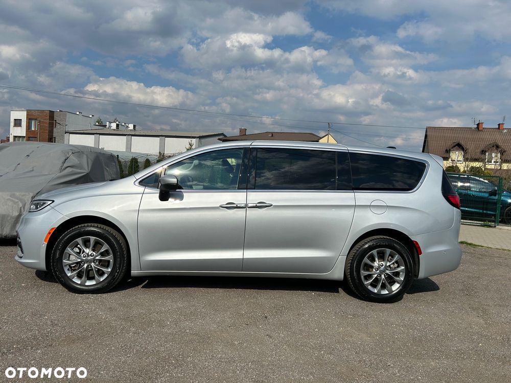 Chrysler Pacifica - 17
