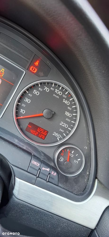 Audi A4 Avant 2.0 TDI - 24