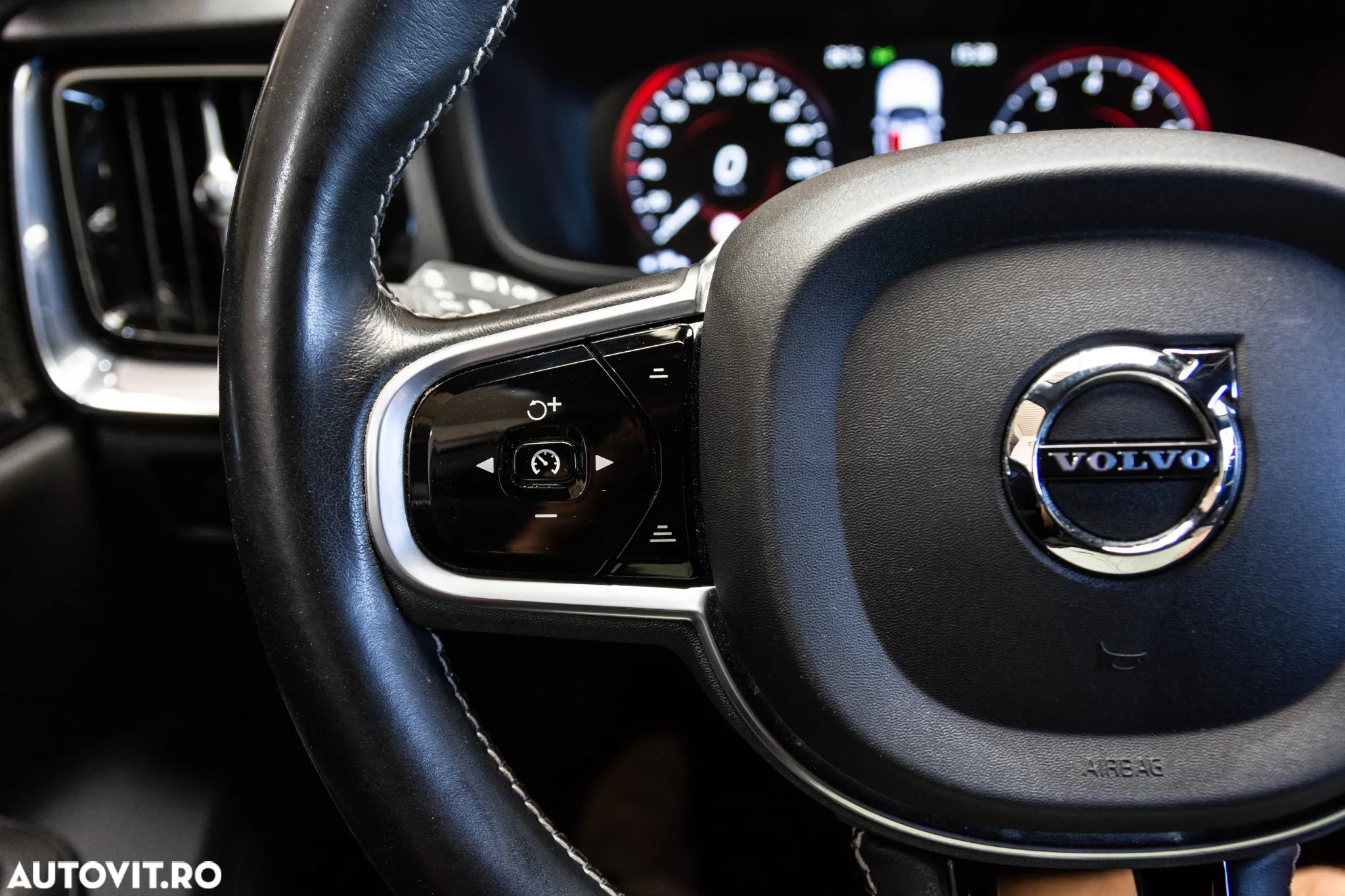Volvo S60 T5 AWD R-Design - 24