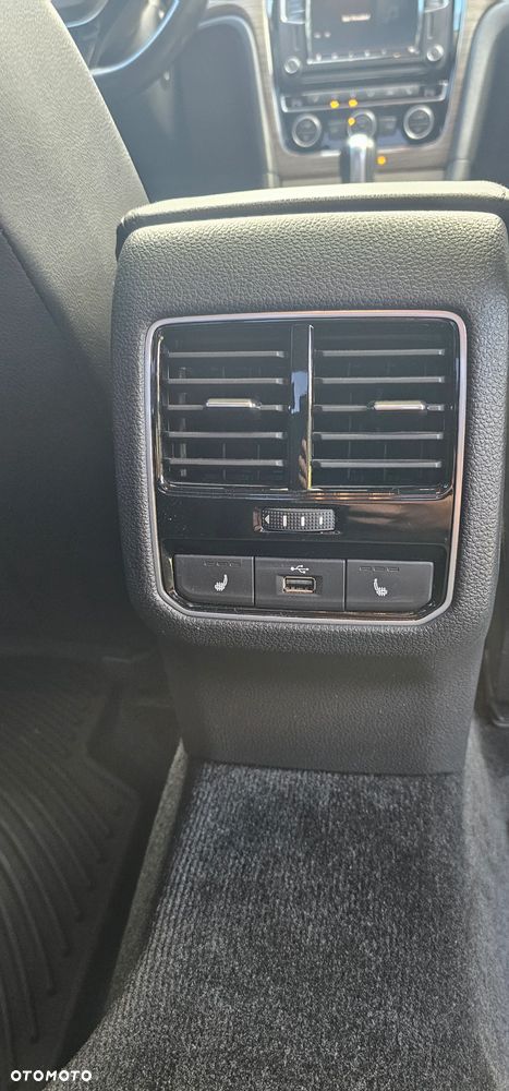 Volkswagen Passat - 11
