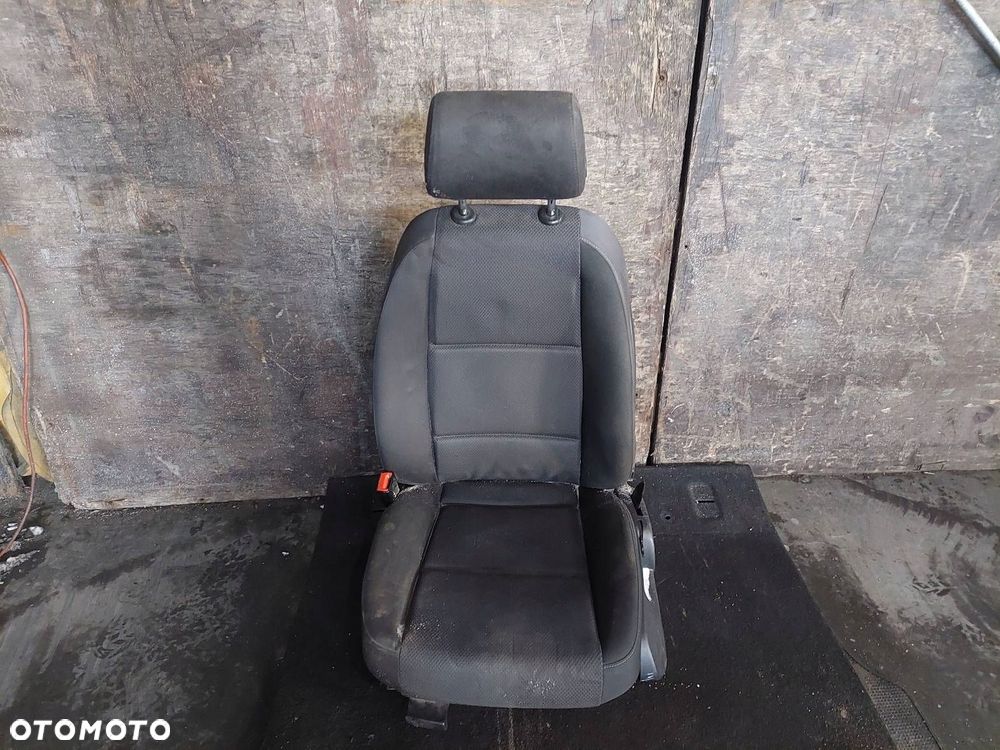 FOTEL LEWY PRZÓD KIEROWCY AUDI A4 B6 - 1