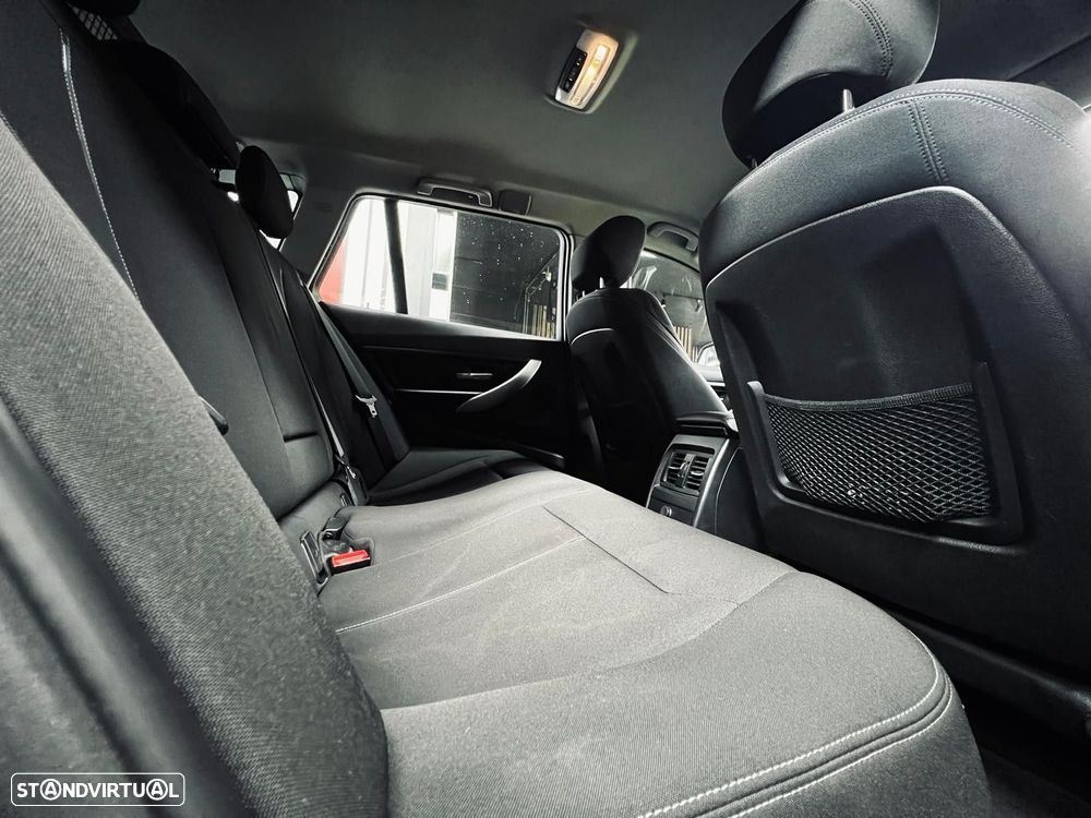 BMW 318 d Line Sport - 40